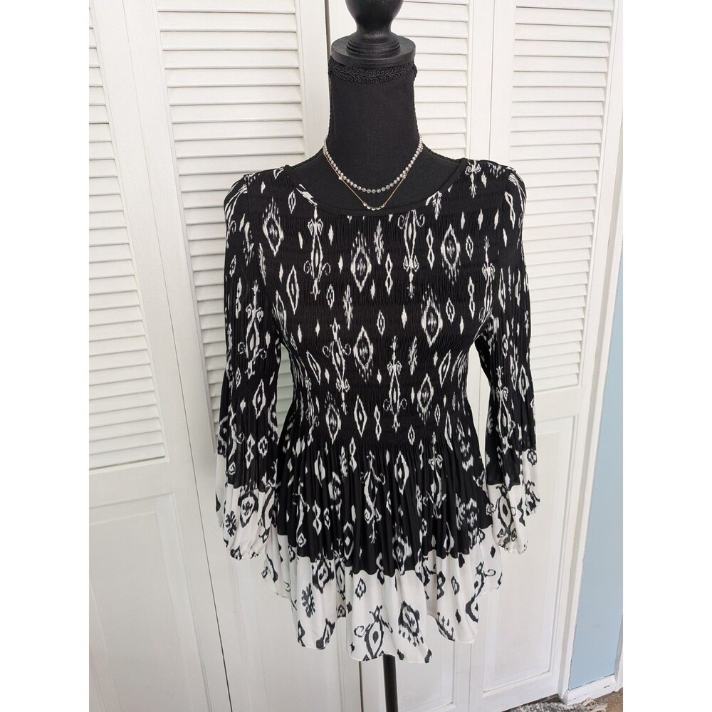 Floral & Ivy Boho Pleated Blouse Women's PL Black White Geo Print Slimming Top